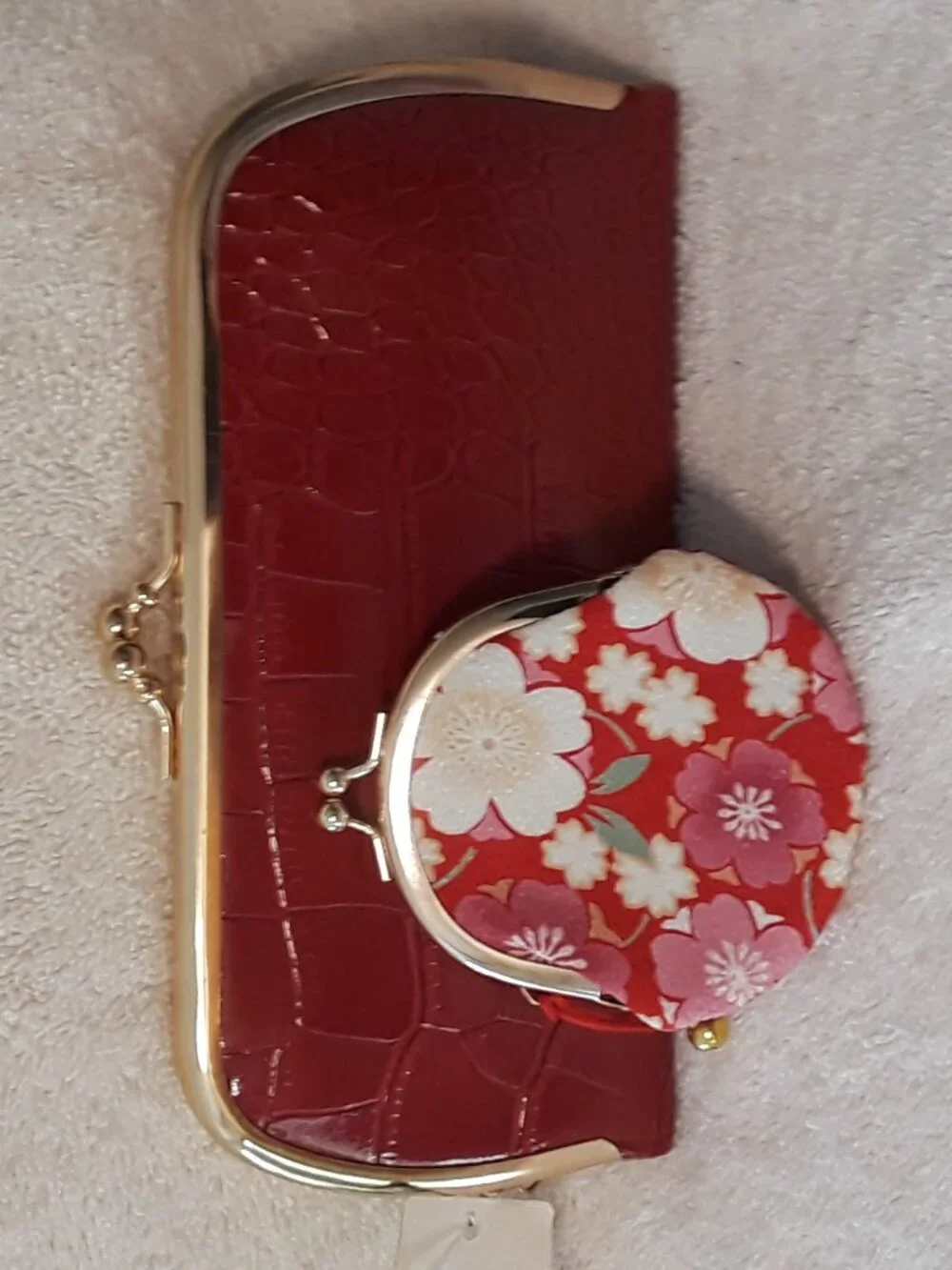2Pc set: Red Glossy Faux Croc Wallet Kiss-Lock + Red/Pink Coordinated Coin Purse